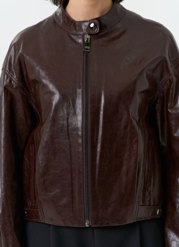 Женская короткая куртка из натуральной кожи