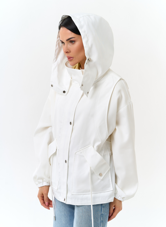 Женская куртка ветровка белого цвета