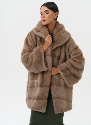 Короткая шуба из норки с капюшоном