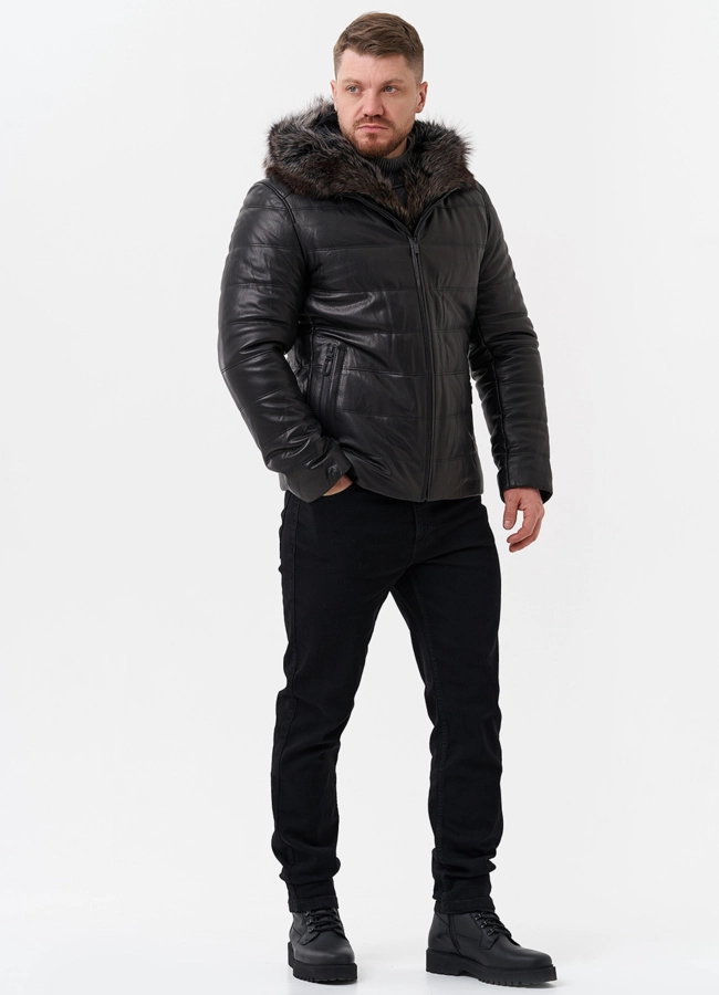 Пуховик из натуральной кожи с капюшоном из меха енота модель № 25455 в кредит