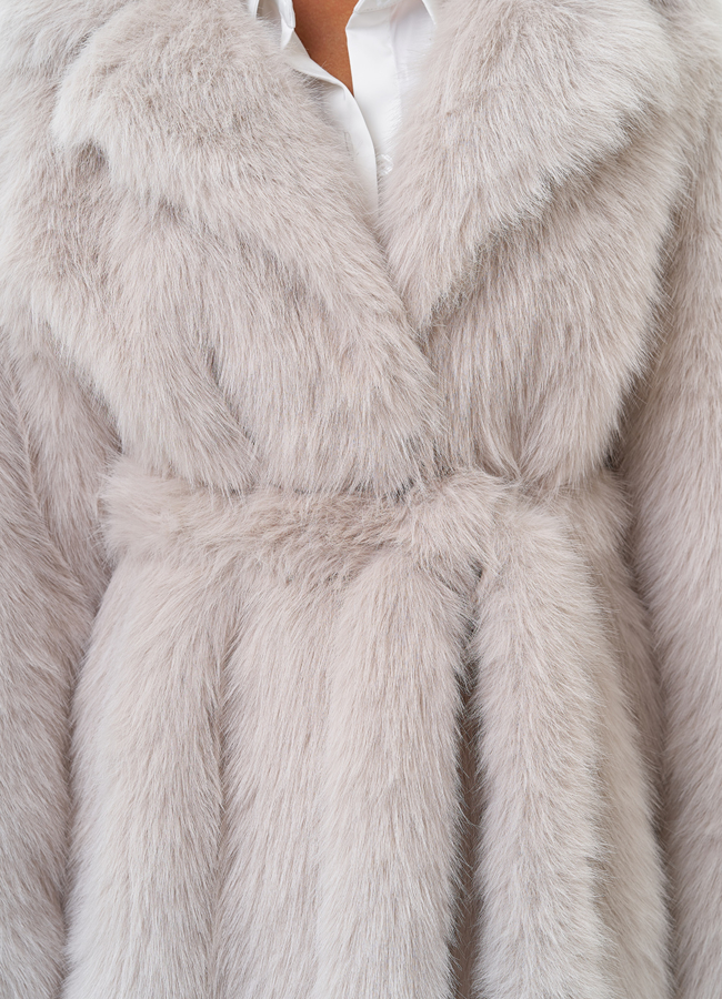Женская шуба из эко меха в светло-сером цвете модель № 31242 в кредит