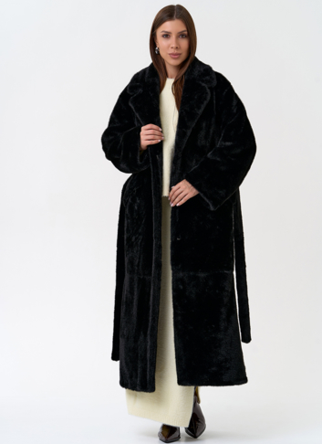 Длинное женское пальто из эко меха с английским воротником