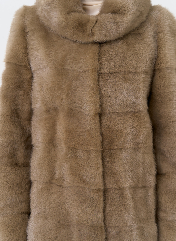 Поперечная норковая шуба с капюшоном