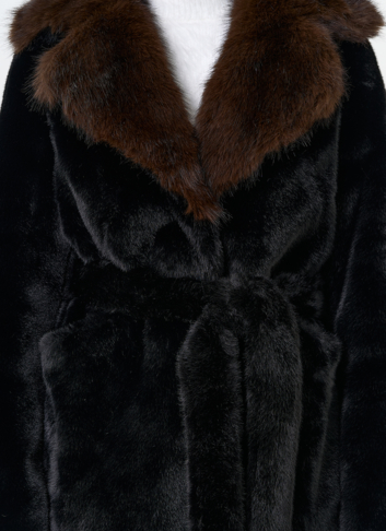 Женская шуба из эко меха с английским воротником