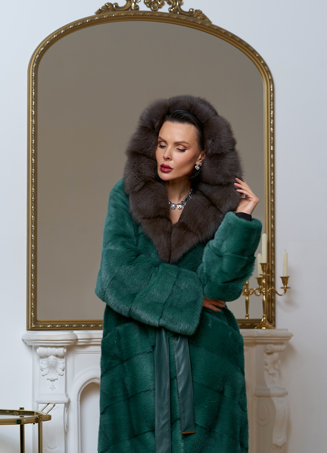 Норковая шуба с капюшоном из меха куницы модель № 29253 универмаг малина