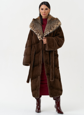 Женская шуба из меха норки с капюшоном из меха рыси