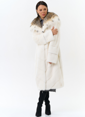 Белая шуба из норки с рысью