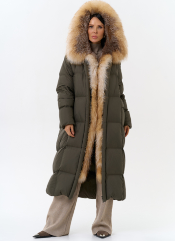Женский длинный пуховик с отделкой из меха лисы