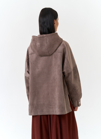 Женская куртка из эко замши с капюшоном