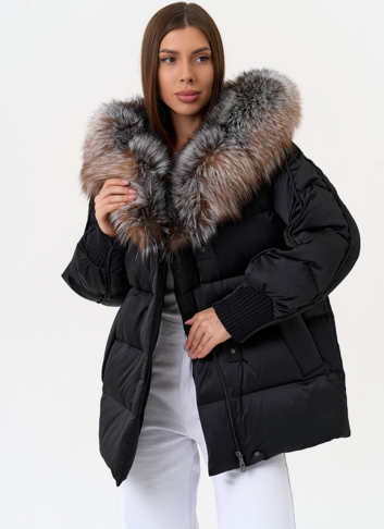 Женский пуховик с капюшоном из меха блюфрост