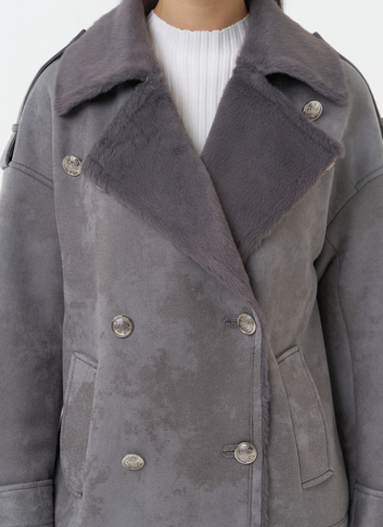 Дубленка из эко замши с акцентными пуговицами