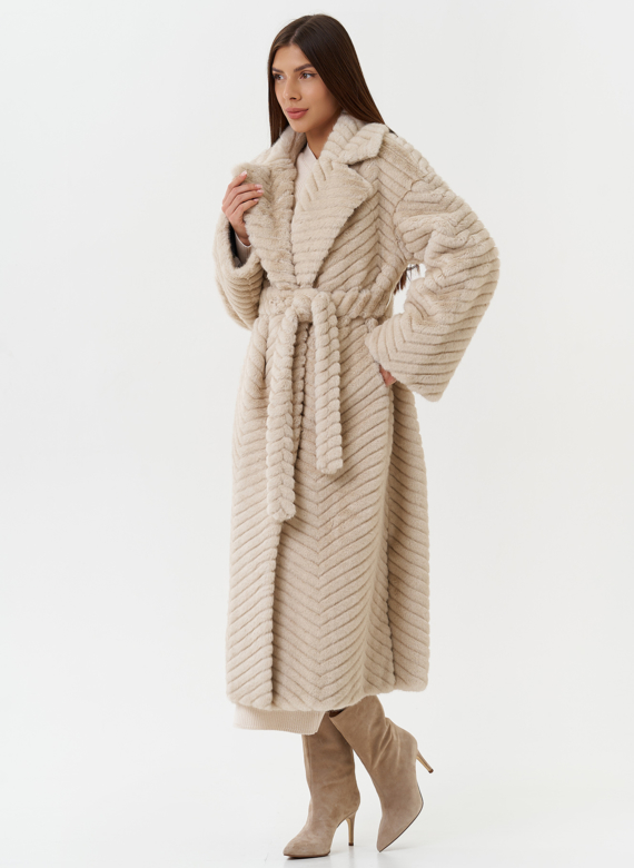 Длинное пальто из эко меха