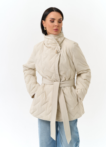 Женская куртка с поясом