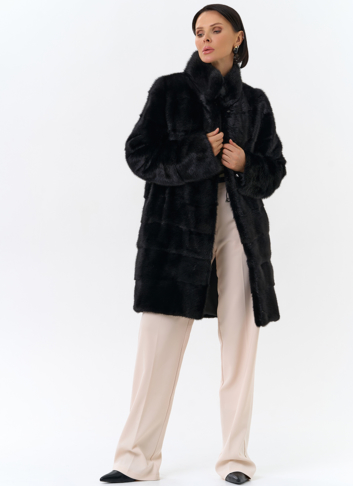 Норковая шуба с воротником стойка черного цвета 