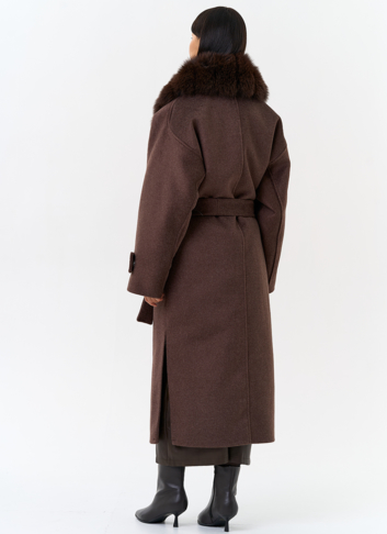 Женское утепленное пальто с отделкой из меха песца