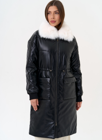 Женский пуховик из эко кожи с воротником из эко меха