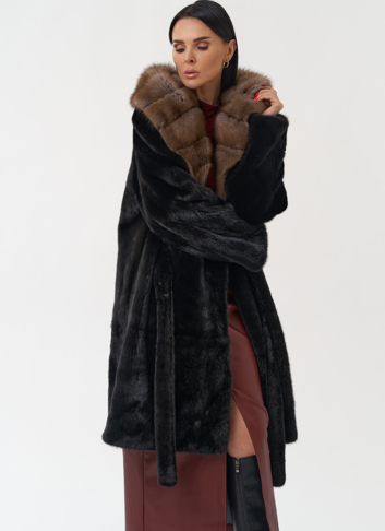 Норковая шуба с капюшоном из меха куницы