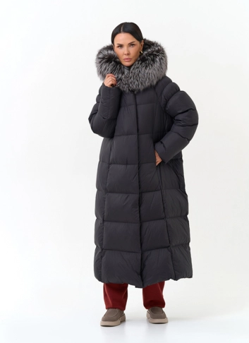 Женский пуховик с мехом чернобурой лисы на капюшоне фото