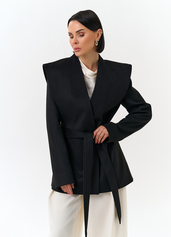 Женское укороченное пальто с акцентными плечами модель № 32855 меха малина