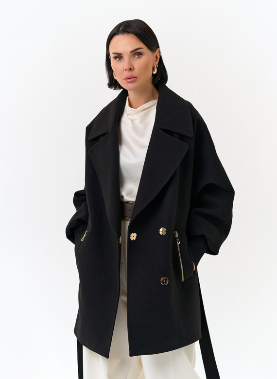 Женское укороченное пальто с декоративными молниями