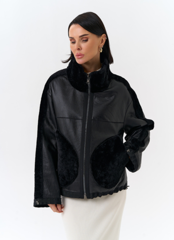 Короткая двухсторонняя дубленка в черном цвете