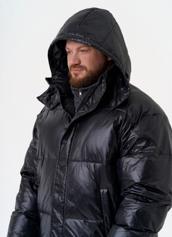 Мужской пуховик черного цвета с капюшоном
