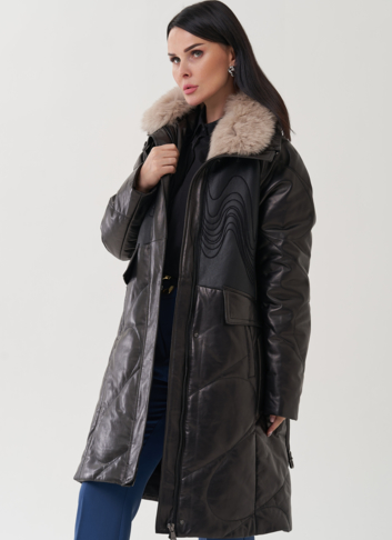Пуховик из натуральной кожи с отделкой из меха песца